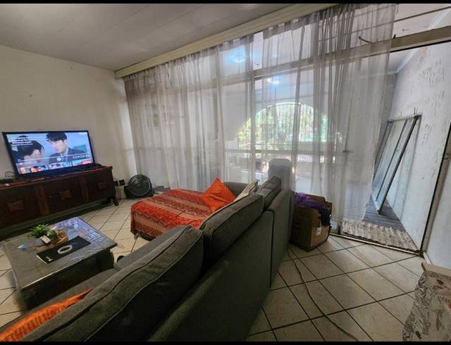 3 BEDROOM TOWNHOUSE FOR SALE IN SINOVILLE